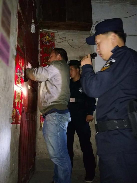 嘉兴粗心妈妈误将幼女锁家中 